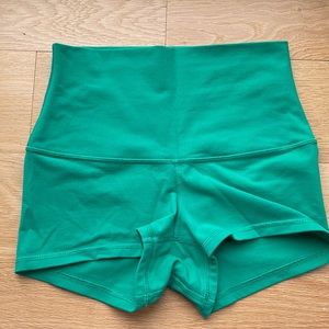 Lululemon Wunder Train High Rise 2” Short, size 4, in green, lightly used